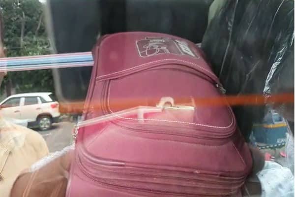 UPA विधायकों के वाहन से मिले बैग, राज्य से बाहर भेजे जाने के क़यास को मिला बल