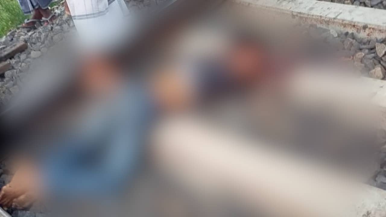 रेल पटरी पर रील्स बनाना दो दोस्तों को पड़ा महंगा,  जानिये जब आ पहुंची ट्रेन