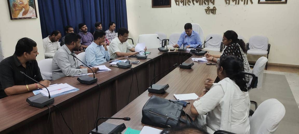 जन-जन तक पहुंचे सरकारी योजनाओं का लाभ, रांची DC ने अधिकारियों की ताकीद