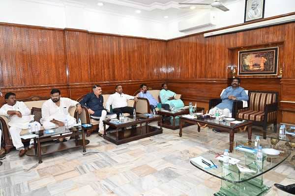 Political Crisis in Jharkhand : आज रांची में ही रहेंगे यूपीए विधायक, नेतरहाट जाने की बात अफवाह !   