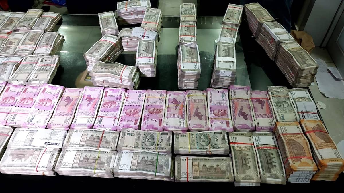 बिहार के एक इंजीनियर के यहां से मिले हैं इतने रुपए, जानिये पूरा मामला