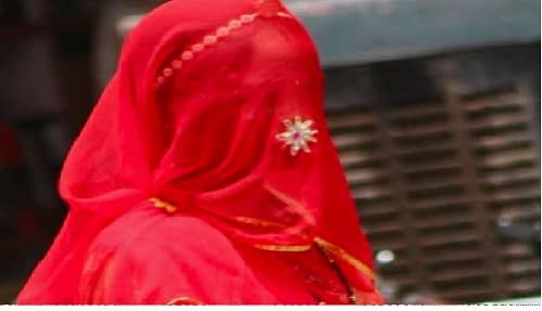 साहब हर महीने पैसा टाइम से थाना पहुंचा देते हैं! जानिये इस महिला ने ऐसा क्यों कहा