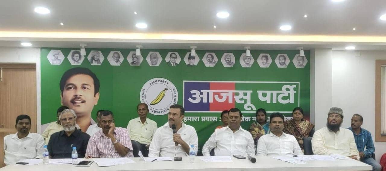 गंभीर आरोपों से घिरी सरकार अपनी नाकामियां छिपाने और जनता को भरमाने में जुटी: सुदेश महतो