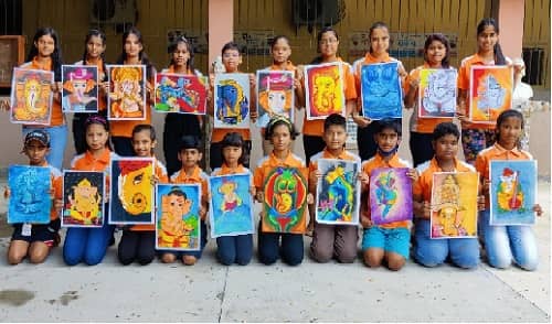 बच्चों की रंग-कल्पना ने कागज पर जीवंत किया श्रीगणेश