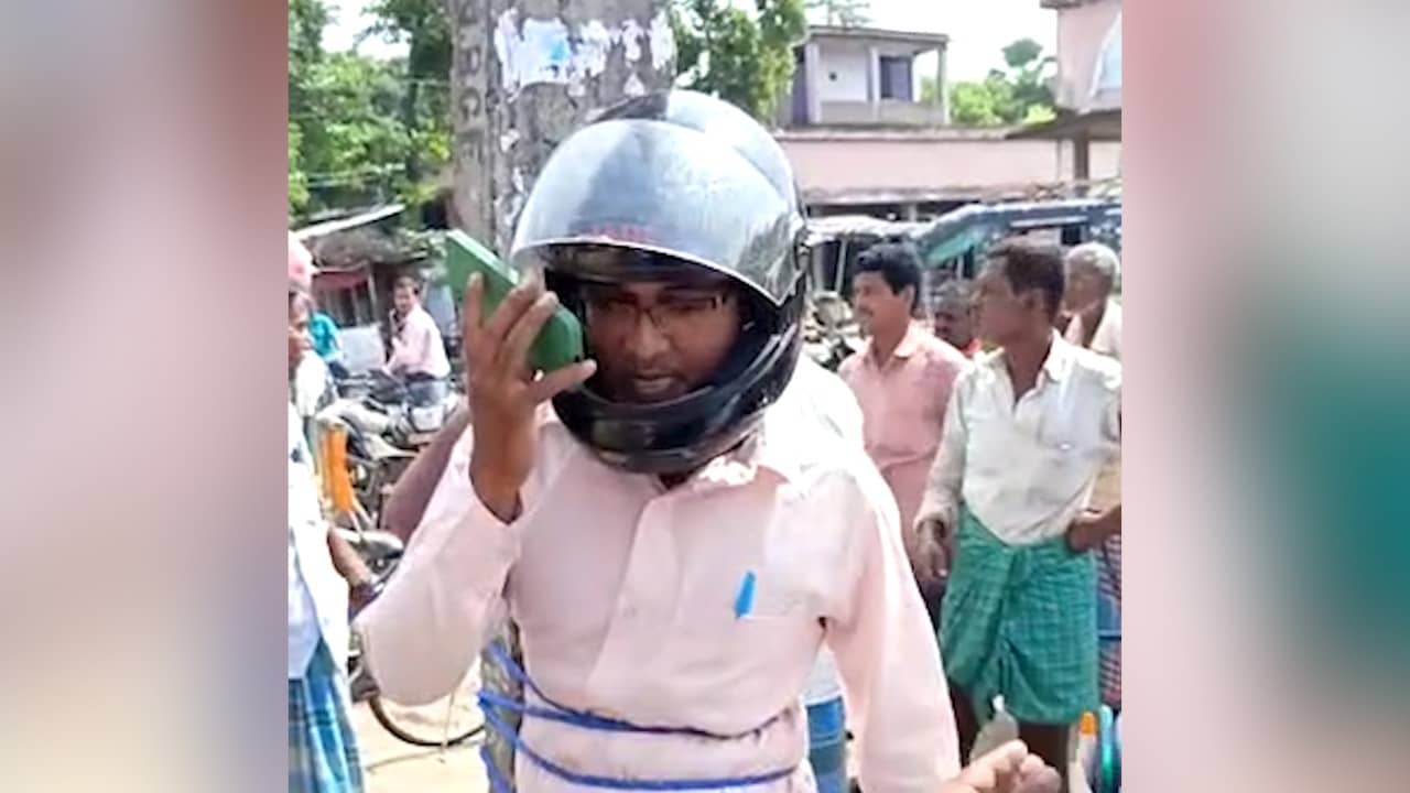 मोतिहारी: कृषि सलाहकार को किसानों ने बना लिया बंधक, जानिये इस आक्रोश की वजह