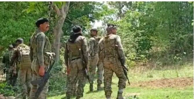 BREAKING: एक करोड़ के इनामी नक्सली अनल दस्ते के साथ पुलिस की मुठभेड़,  दो नक्सली ढ़ेर