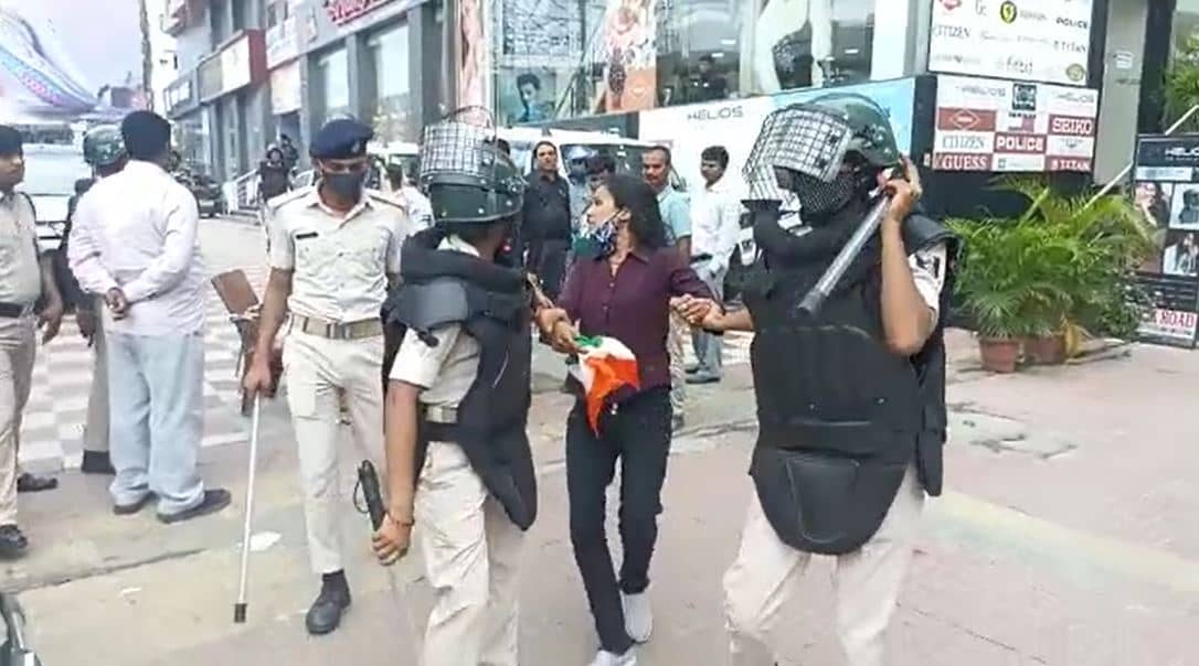 पटना में BTET अभ्यर्थियों पर पुलिस ने किया लाठीचार्ज, पात्रता परीक्षा आयोजित नहीं होने के कारण कर रहे थे विरोध प्रदर्शन 