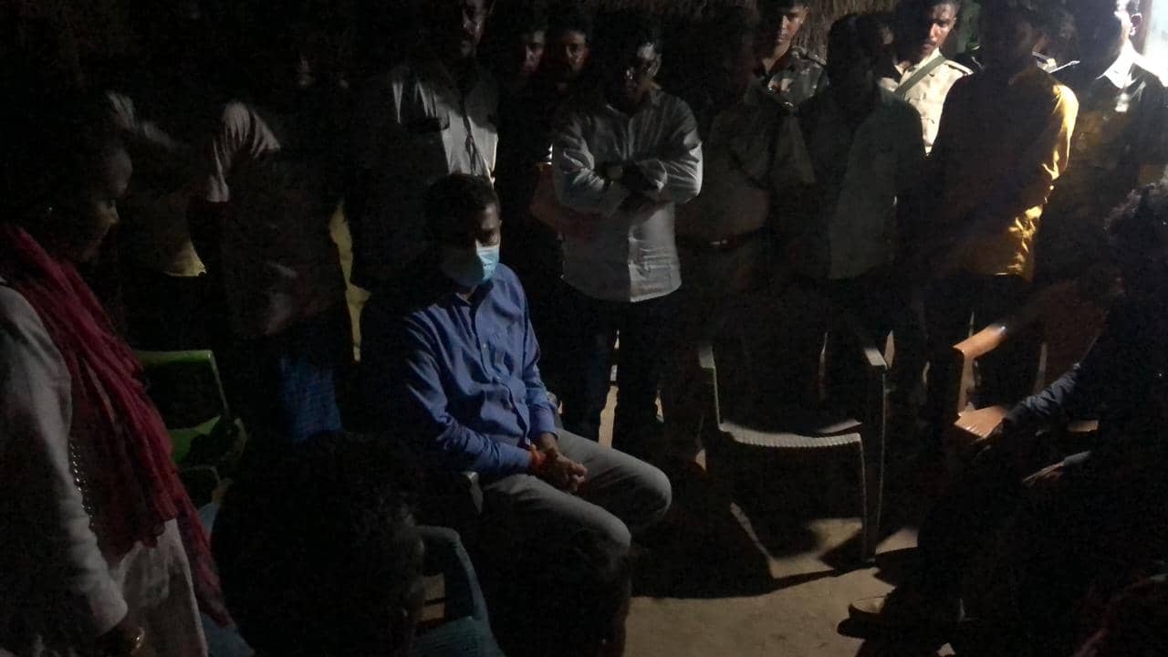 दुमका कांड 2.O: पेड़ से लटके आदिवासी नाबालिग युवती के शव की हुई शिनाख्त, जिले का माहौल गर्म, सीएम ने घटना पर जताया दुख 