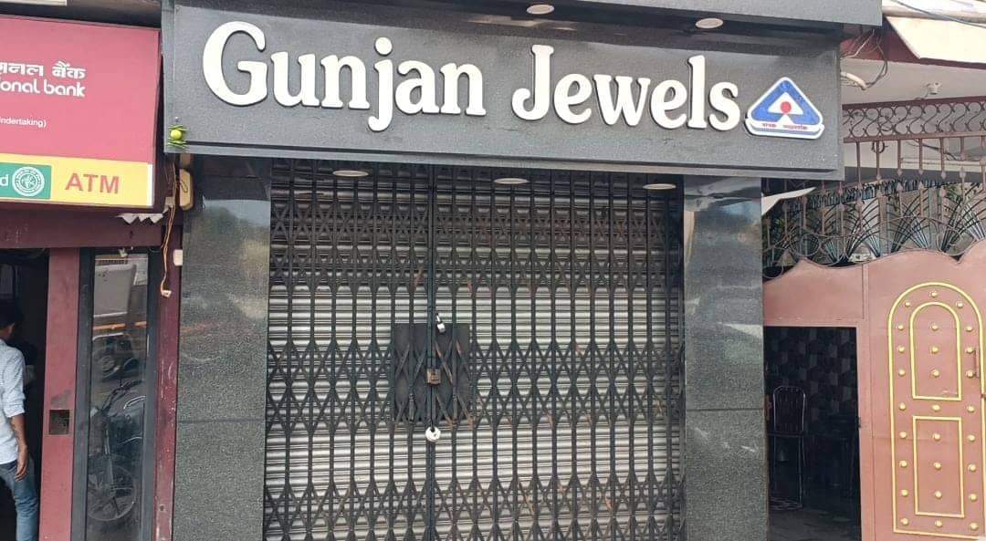 DHANBAD: एक तरफ धनसार थाना, दूसरी ओर बैंक मोड पुलिस स्टेशन, फिर भी डकैतों की ढिठई देखिये