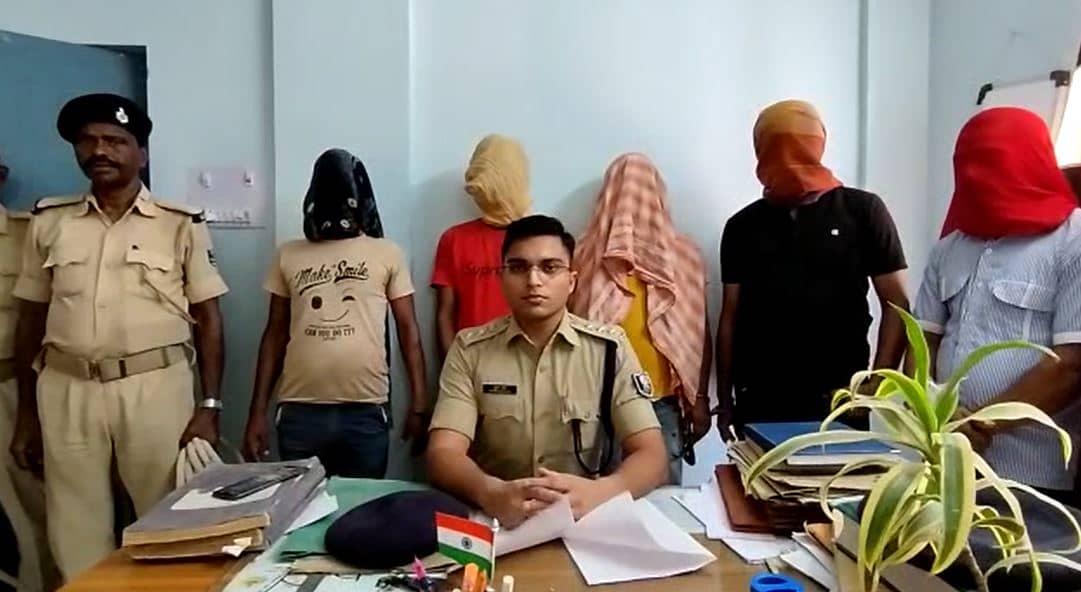 मोटरसाइकिल चोरी कर खरीद बिक्री करने वाले गिरोह का पर्दाफाश, पांच अपराधी गिरफ्तार
