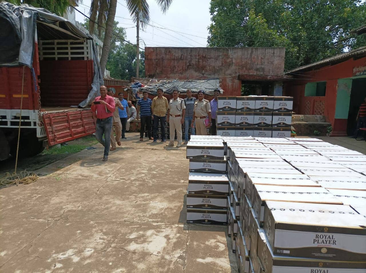 भागलपुर:  झारखंड से बिहार हो रही शराब तस्करी का पुलिस ने किया खुलासा, तीन तस्कर गिरफ्तार