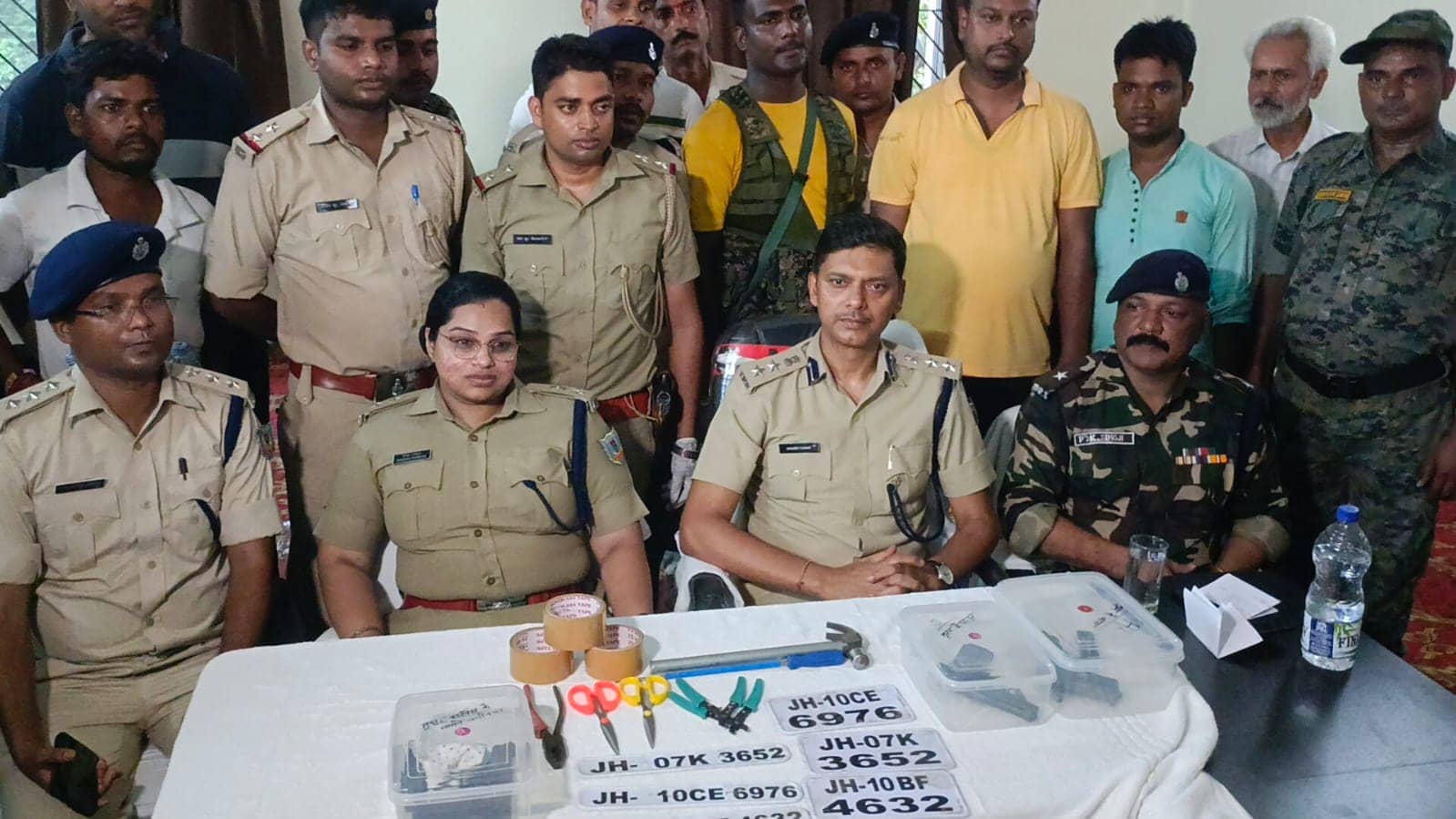 इंस्पेक्टर और दो जवानों की दिलेरी से बैंक डकैती हुई विफल, कितनी तैयारी थी डकैतों की, जानिए एसएसपी की जुबानी