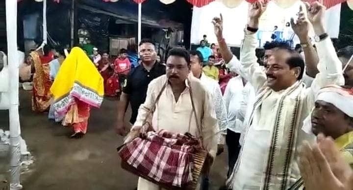 'इस्तीफा दें सरकार', रघुवर दास ने आखिर ऐसा क्यों कहा जानिए    