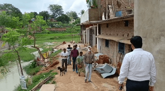 गुमला में नदी किनारे बन रहे घरों को लेकर नगर परिषद अलर्ट, जानिए क्या है उसकी योजना
