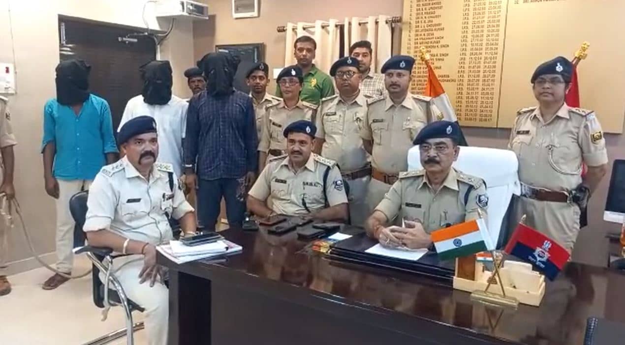 महादलित नाबालिग छात्रा के साथ गैंगरेप के 25 दिन बाद तीन आरोपी धराया, जमकर हो रही राजनीति