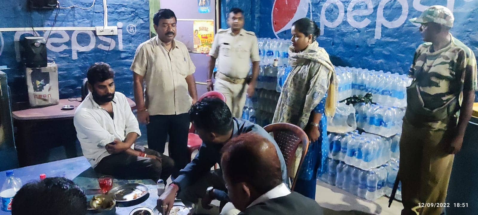 पलामू एसडीओ ने दुबिया खाड़ी के तीन लाइन होटलों में की छापेमारी, जानिये क्या मिला