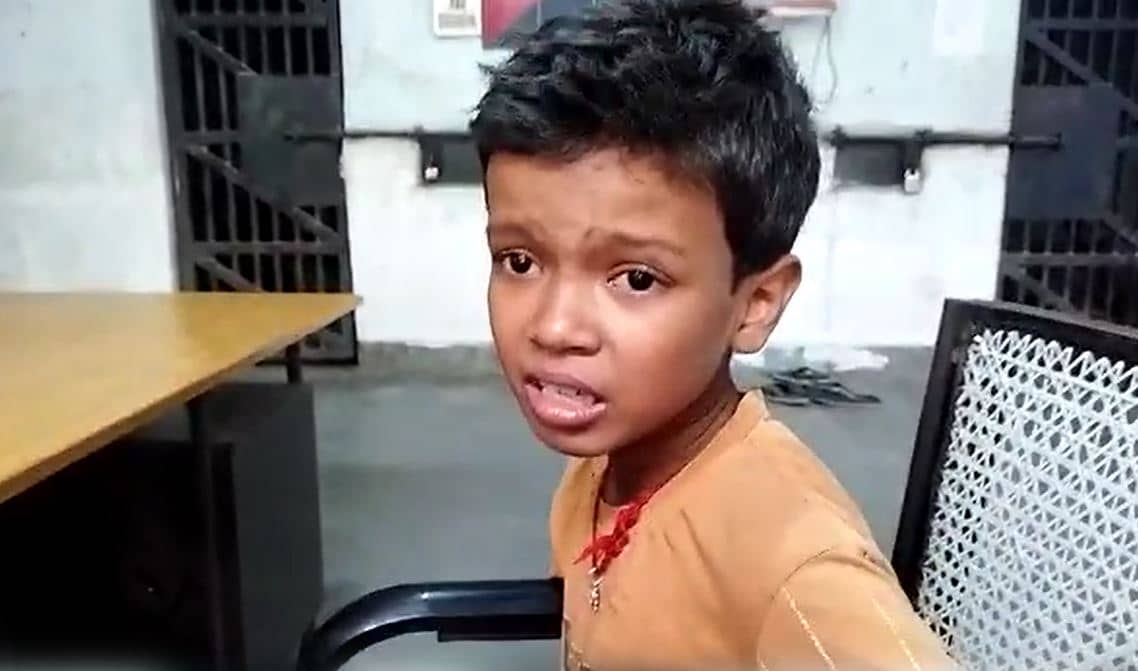 मां की शिकायत लेकर रोते-रोते मासूम बच्चा पहुंच गया थाना, क्या था कारण ? जानिए