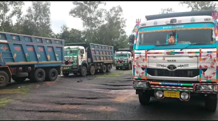 दुमका:  अवैध खनन और तस्करी का गोरख धंधा फिर से शुरू, 11 वाहन जब्त, 5 हाइवा एक पूर्व विधायक के