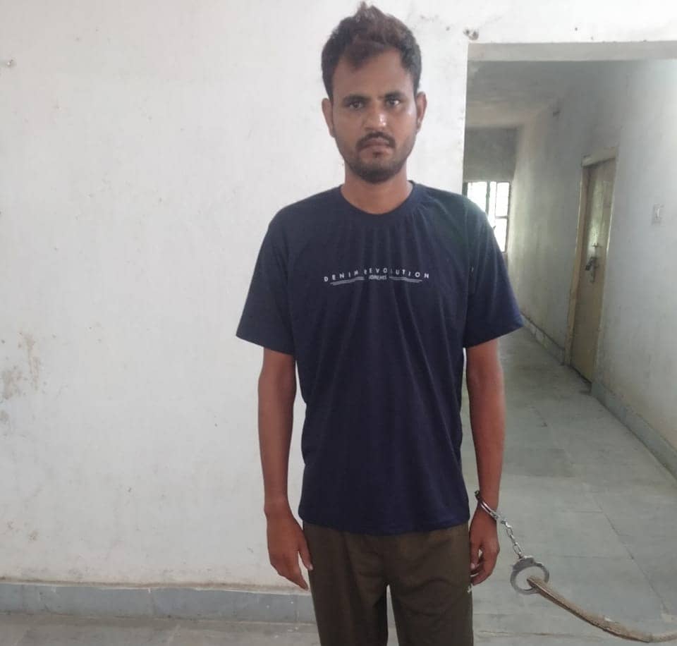 60 बोतल विदेशी शराब के साथ एक गिरफ्तार, भेजा गया जेल