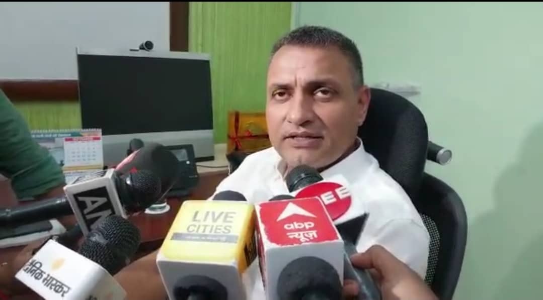 सुधाकर सिंह ने अपने इस्तीफ़े की चर्चा को किया खारिज, कहा वे मंत्री रहेंगे या नहीं ये सिर्फ लालू यादव तय करेंगे 