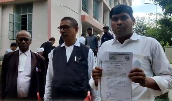 जमीन पर कब्जा कर सामान लूटने का राजद के एक और पूर्व विधायक पर लगा आरोप  