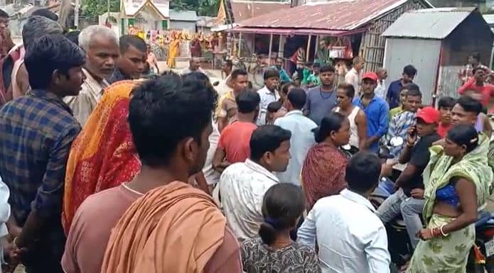 शराब तस्करी के आरोपी की पुलिस हिरासत में मौत, आक्रोशित लोगों न थाने में की तोड़फोड़