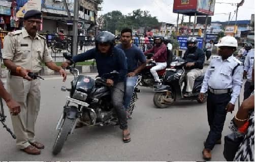 रांची में Traffic Rules का Violation करने वाले करीब 55 हजार लोगों का कटा चालान, जानिये कितनी हुई वसूली