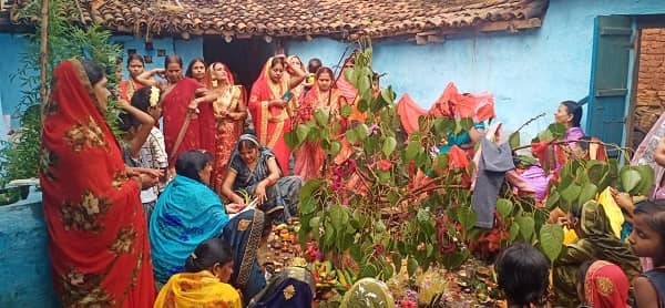 सिमडेगा: लाल को कालजयी बनाने के लिए माताओं ने रखा निर्जला जीवित्पुत्रिका व्रत