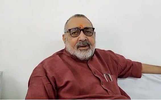 हाजीपुर में अंधाधुंध फायरिंग मामले में सरकार पर जमकर बरसे गिरिराज सिंह, बोला- जब रोपेंगे बबूल तो फल कहां से होगा