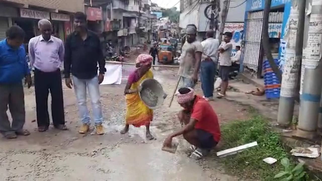 श्रमदान कर जिंदगी बचाने की कोशिश में जुट हैं यहां के लोग, जानिए कैसे