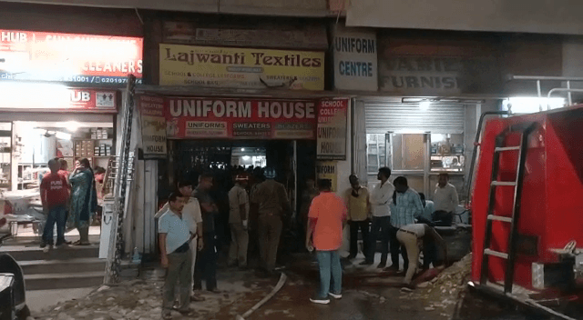 कपड़े के गोडाउन में लगी आग, लाखों के नुकसान की आशंका