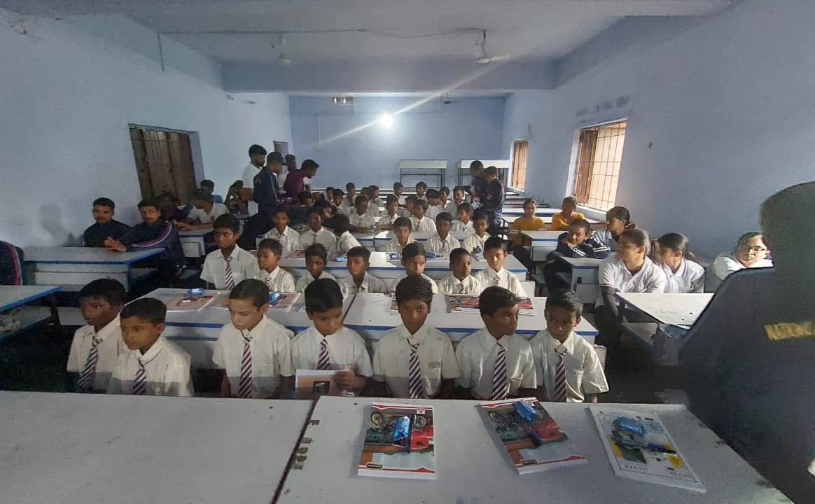 एनसीसी ने अनाथ बच्चों के बीच बांटी खुशियां, जानिए क्या था अवसर