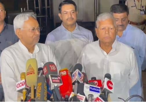 सोनिया गांधी से मिलने पहुंचे लालू यादव और नीतीश कुमार, विपक्षी दलों को एकजुट करने पर हुआ विचार  
