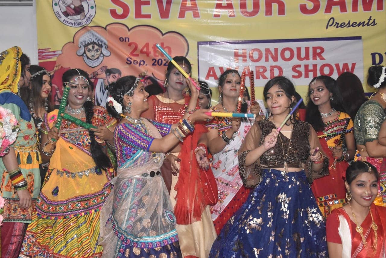 नवरात्र के नौ दिन धनबाद में उतरता है मिनी गुजरात, रास गरबा की रहती है धूम