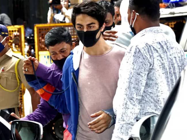 आर्यन खान को रहना होगा जेल में, कोर्ट ने जमानत याचिका की खारिज