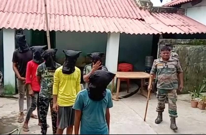 DEOGHAR : साइबर अपराध गिरोह के सदस्य गिरफ्तार, विभिन्न तरीकों से देते थे ठगी की घटना को अंजाम