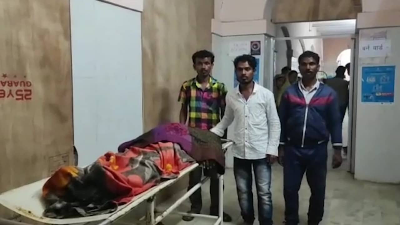 लोहरदगा:सदर अस्पताल में इलाज के दौरान जच्चा और बच्चा दोनों की मौत, परिजनों ने लगाया नर्स और डॉक्टर पर लापरवाही बरतने का आरोप