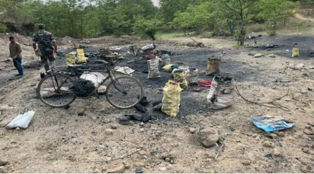 धनबाद में अधिकारियों को फिर बनाया बंधक, जानिए क्या है मामला 