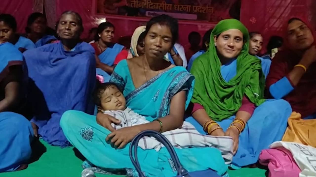 लोहरदगा में  जल सहिया के रूप मे काम कर रहीं माहिलाएं आखिर क्यों हैं सरकार से नाराज !