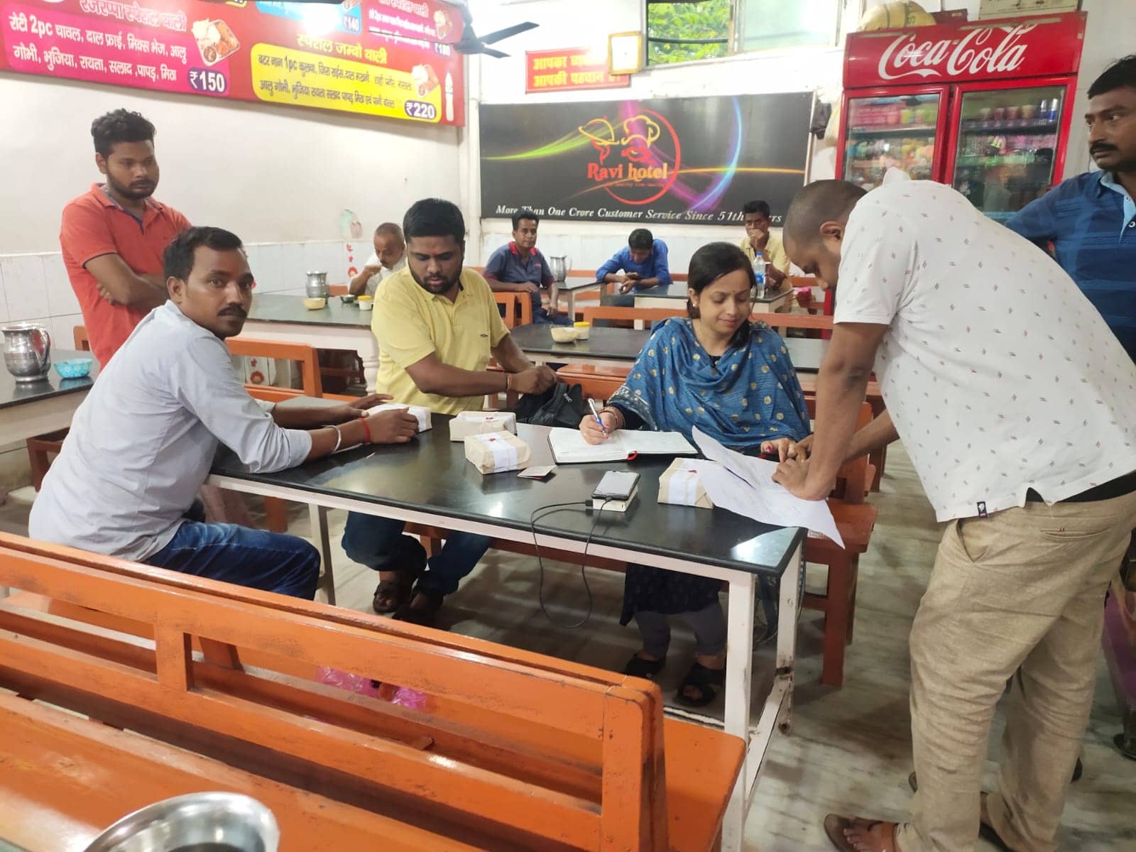 नवरात्र के दौरान रजरप्पा में भीड़ को देखते हुए फूड सेफ्टी विभाग सतर्क, कई होटलों का सैंपल किया जब्त