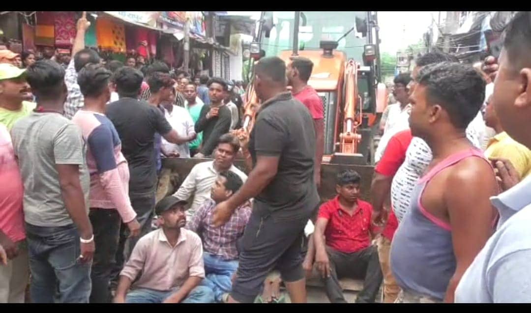 दुकानदारों के विरोध के बीच शहर में चला अतिक्रमण हटाओ अभियान ,जनिये आगे क्या हुआ 