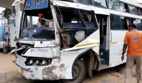 रांची से बिहारशरीफ़ जा रही बस नवादा में हुई दुर्घटनाग्रस्त,BPSC के अभ्यर्थी थे सवार 