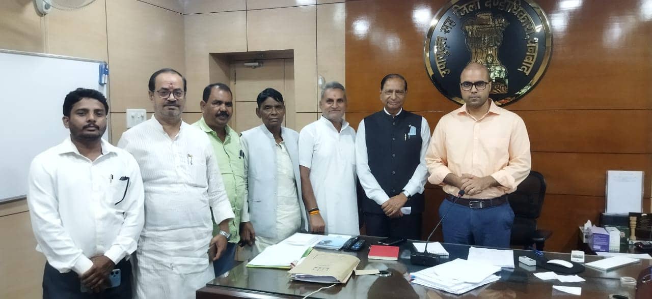 धनबाद : जिला 20-सूत्री कार्यक्रम के लोग मिले डीसी से ,जानिए क्या मिला भरोसा