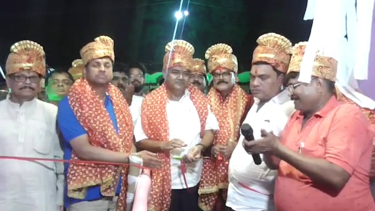 प्रकृति से जुड़े रहने का सन्देश देता धनबाद का यह खास पंडाल, जानिए क्या है स्पेशलिटी