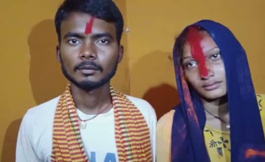 प्रेमिका से मिलने आया था प्रेमी, ग्रामीणों ने पकड़ कर कर दी शादी, जानिए फिर क्या हुआ 