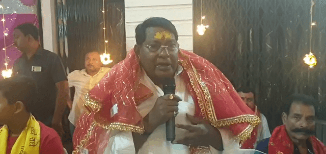 मंत्री डॉ रामेश्वर उरांव पहुंचे दुर्गा पूजा पंडाल, जिलेवासियों को दी दुर्गोत्सव की शुभकामनाएं