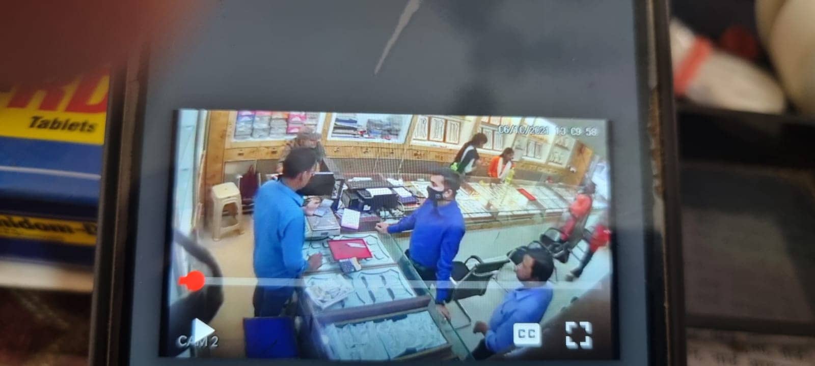 फर्जी अफसर बन कर ज्वेलर्स दुकान में डेढ़ लाख की धोखाघड़ी, मामला दर्ज