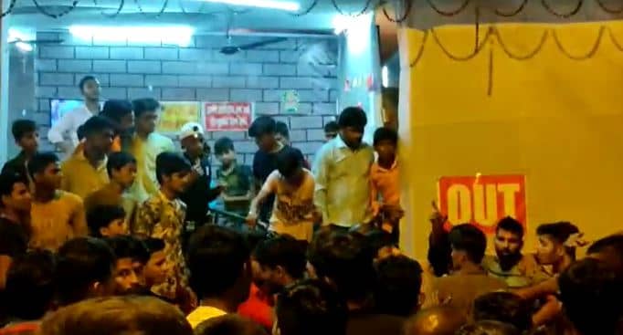 छपरा में डिजनीलैंड बना अपराधियो का अड्डा, भूंजा खरीदने के विवाद में दुकानदार ने ग्राहक पर चाकू से किया वार