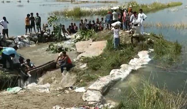 गंडक नदी का बढ़ा दबाव, कभी भी टूट सकता है स्लूइस गेट, लोगों को सतर्क रहने का निर्देश  