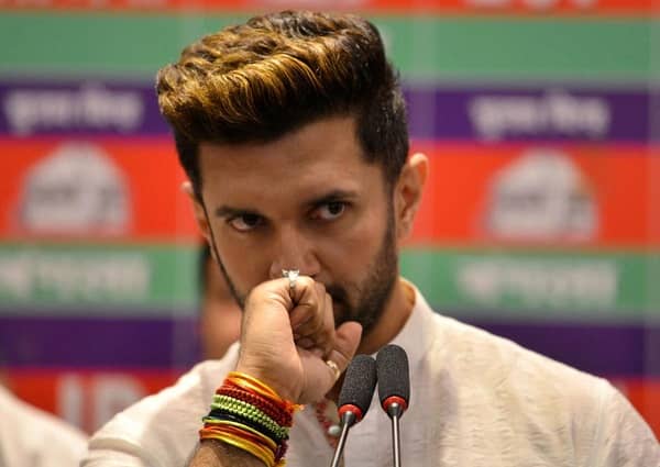 पटना पहुंचते ही चिराग का नीतीश कुमार पर हमला, कहा- CM बिहार विरोधी